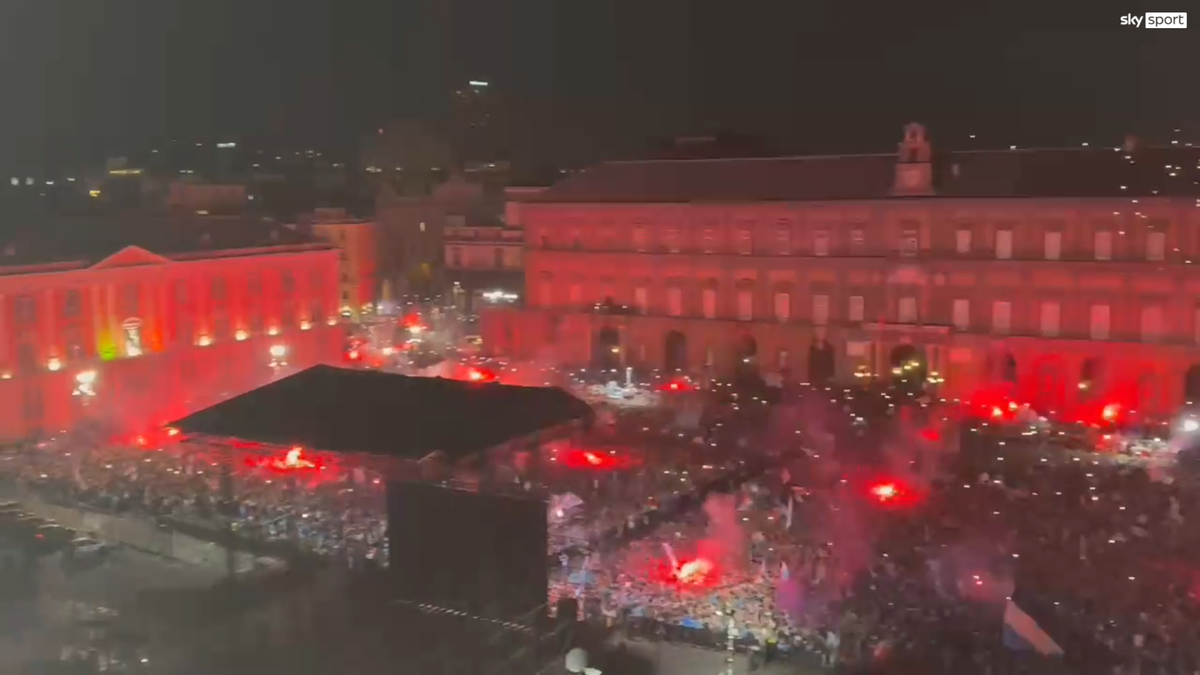 Imagini senzaționale de la Napoli! Cum se pregătesc fanii de al patrulea titlu din istorie