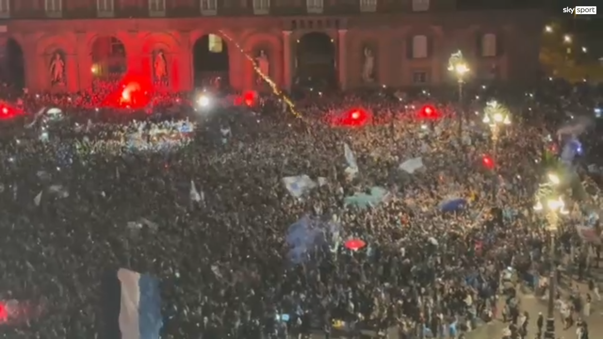 Imagini senzaționale de la Napoli! Cum se pregătesc fanii de al patrulea titlu din istorie