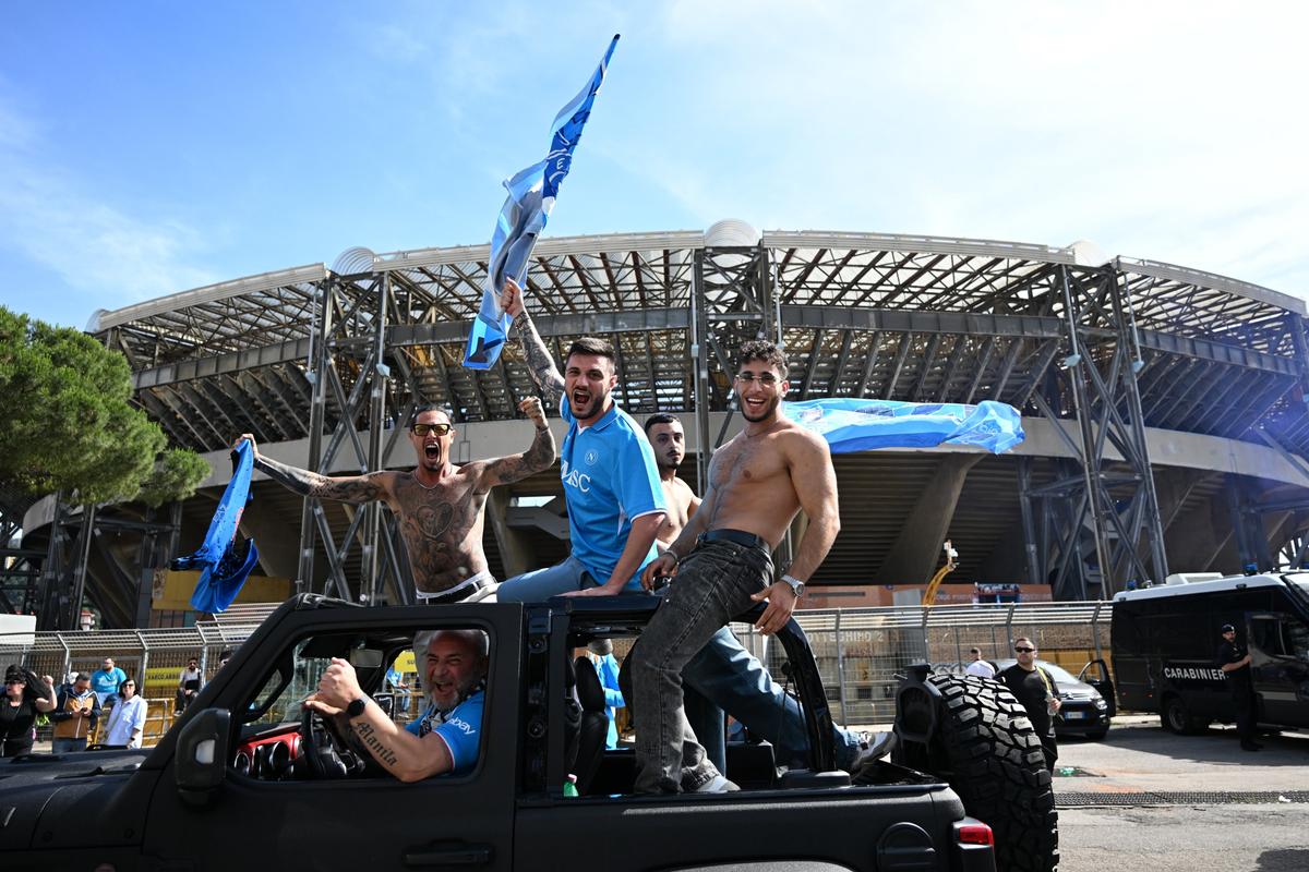 Napoli este campioana Italiei! NEBUNIE pe stadionul „Diego Armando Maradona” și în tot orașul