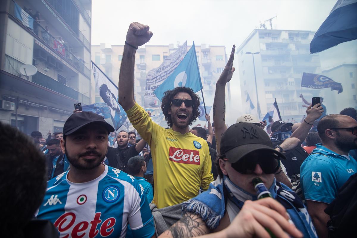 Imagini senzaționale de la Napoli! Cum se pregătesc fanii de al patrulea titlu din istorie