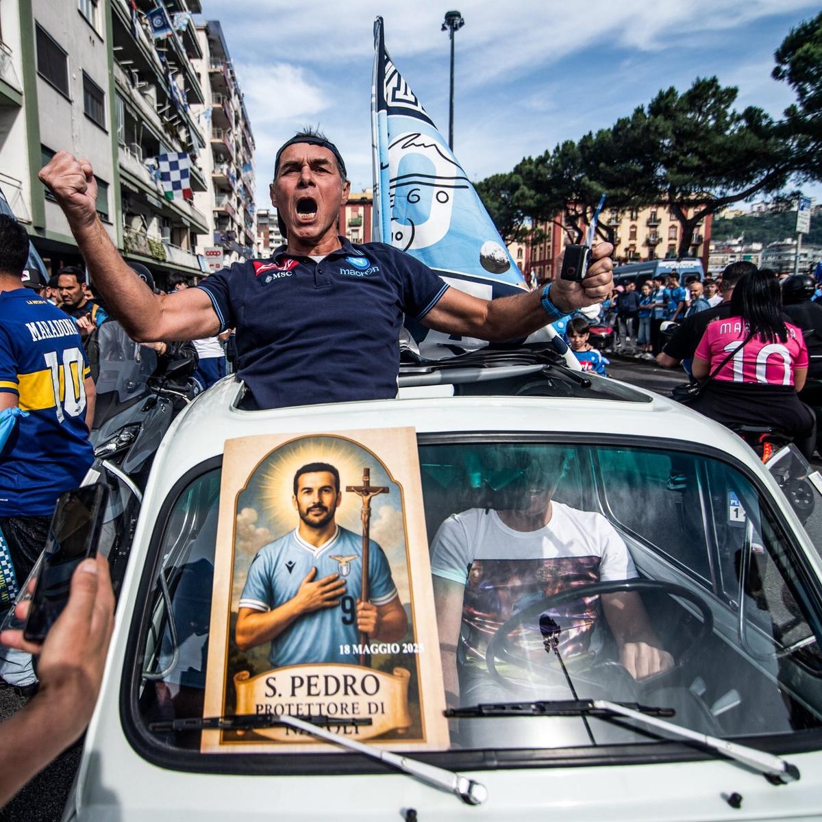 Imagini senzaționale de la Napoli! Cum se pregătesc fanii de al patrulea titlu din istorie