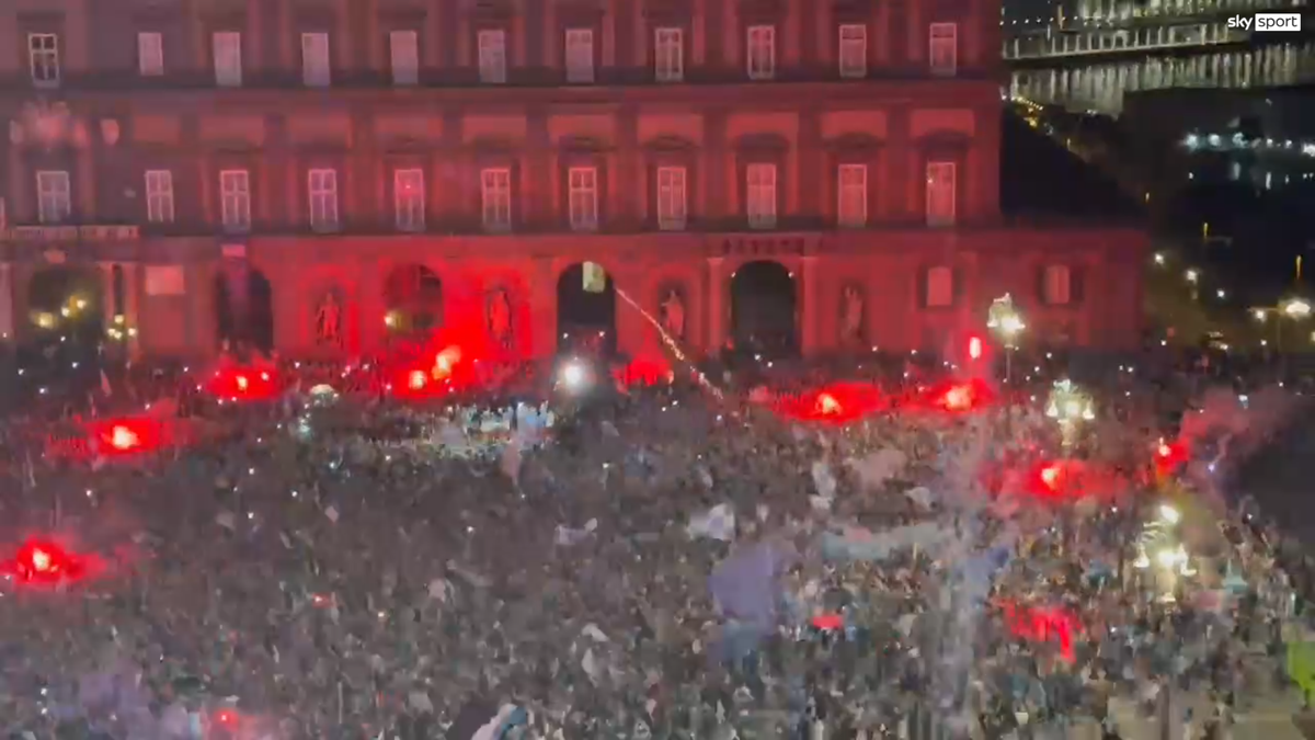 Imagini senzaționale de la Napoli! Cum se pregătesc fanii de al patrulea titlu din istorie