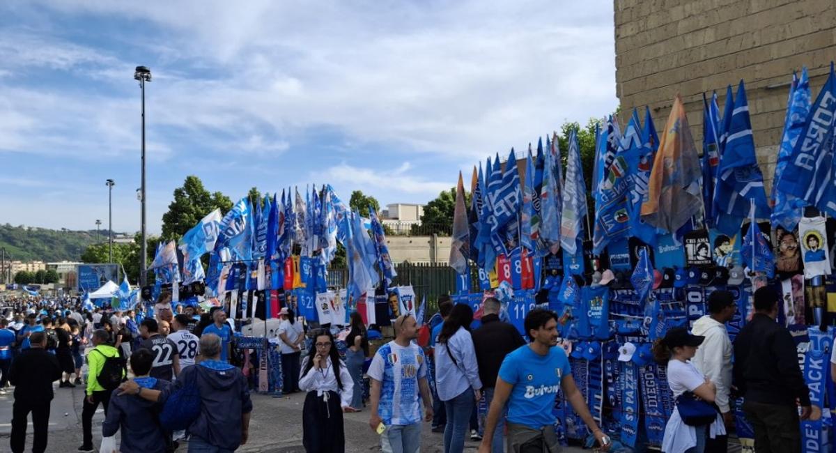 Imagini senzaționale de la Napoli! Cum se pregătesc fanii de al patrulea titlu din istorie