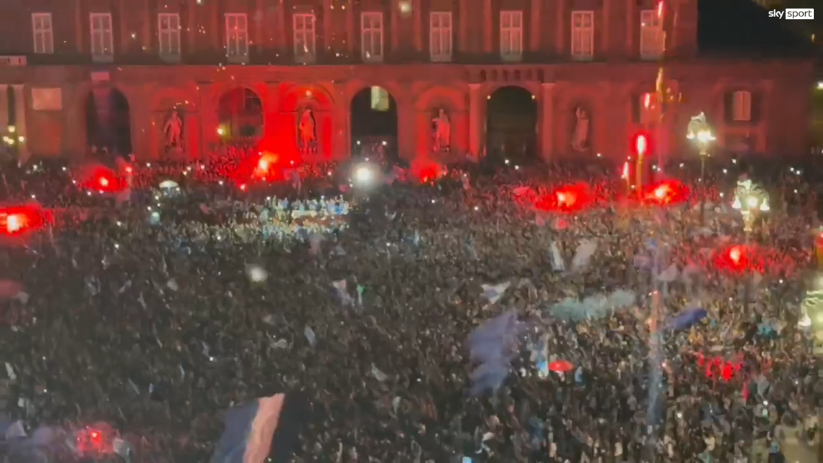 Imagini senzaționale de la Napoli! Cum se pregătesc fanii de al patrulea titlu din istorie