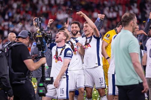 Timo Werner (nr. 16), în prim-plan la premierea lui Tottenham / Foto: Imago
