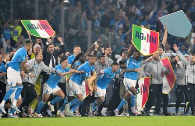 Napoli este campioana Italiei! NEBUNIE pe stadionul „Diego Armando Maradona” și în tot orașul
