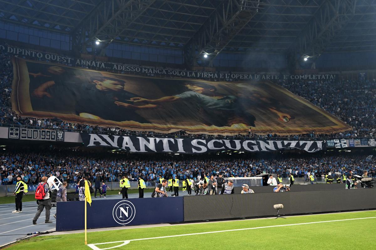 Imagini senzaționale de la Napoli! Cum se pregătesc fanii de al patrulea titlu din istorie