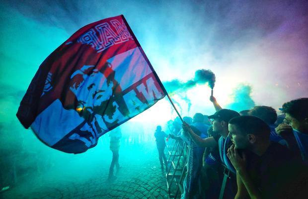 Imagini senzaționale de la Napoli » NEBUNIE în oraș în ziua în care clubul a luat al patrulea titlu din istorie