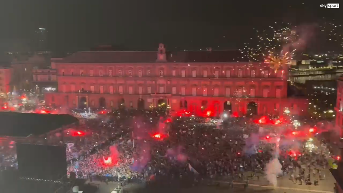 Imagini senzaționale de la Napoli! Cum se pregătesc fanii de al patrulea titlu din istorie