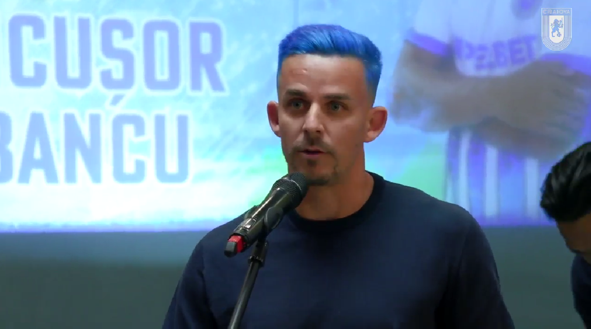Nicușor Bancu a apărut cu părul albastru la ceremonia de la Primărie