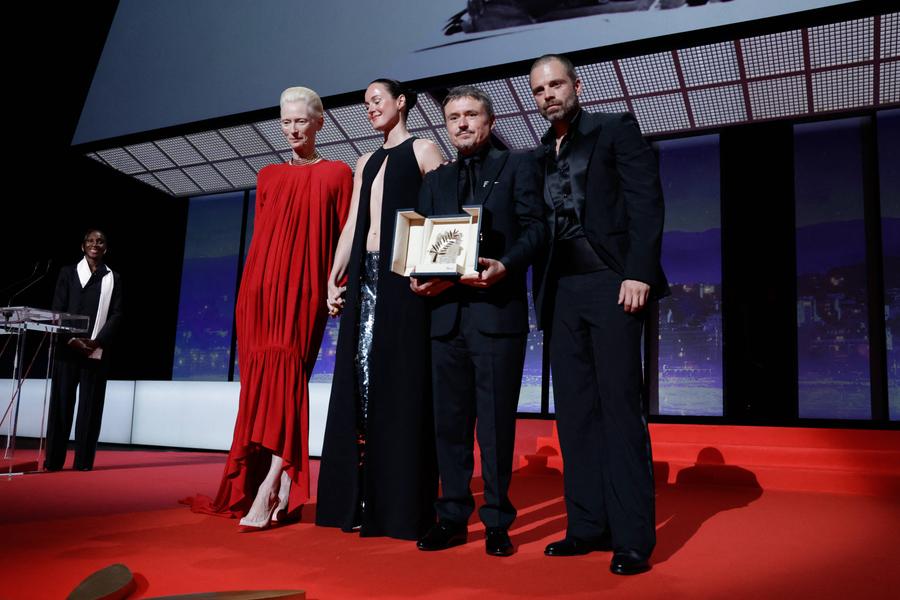 Cu ce echipă din România ține Cristian Mungiu, proaspăt câștigător al marelui premiu Palme d'Or: „Dintotdeauna! Eu am jucat fotbal ca libero”