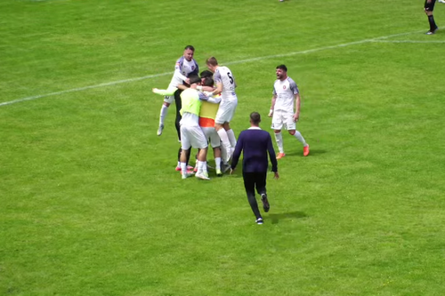 Șelimbăr - CS Dinamo, meciul decisiv pentru menținerea în Liga 2 // Captură foto: FRF TV