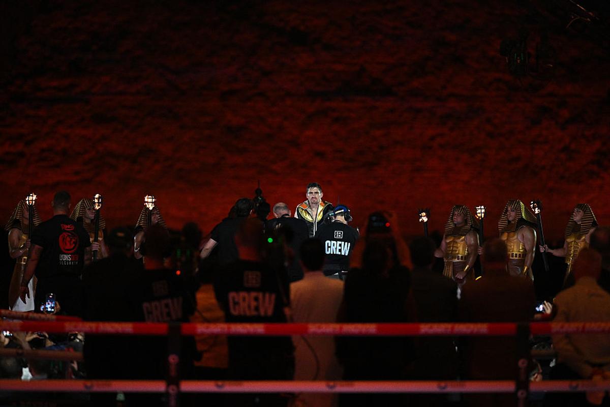 Oleksandr Usyk vs. Rico Verhoeven