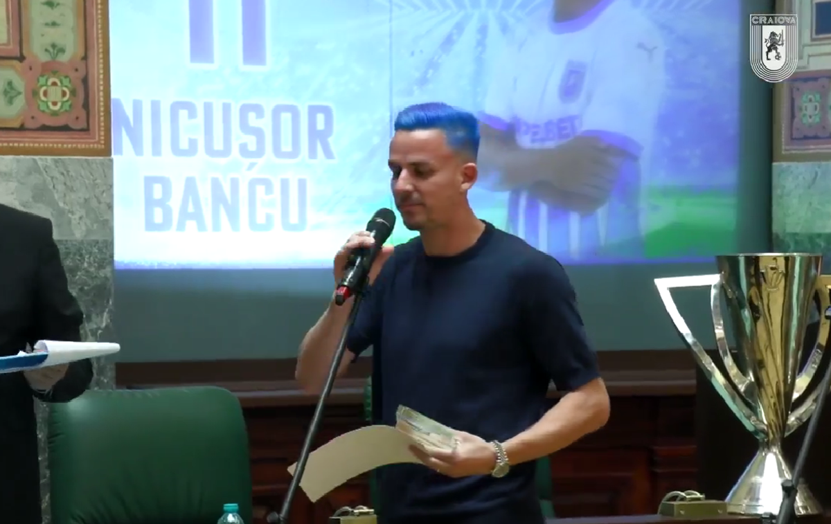 Bancu, precum Rațiu! Căpitanul Craiovei a apărut cu părul albastru la ceremonia de la Primărie » Ce le-a transmis Lia Olguța Vasilescu campionilor României
