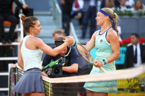 Bertens și Halep, după duelul de la Madrid, din 2019