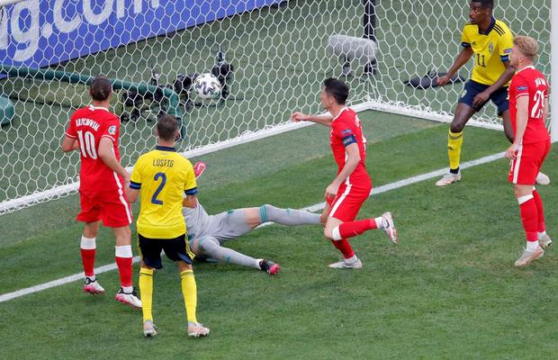 Robert Lewandowski, autorul celei mai mari ratări de la EURO 2020: bară din doi metri!