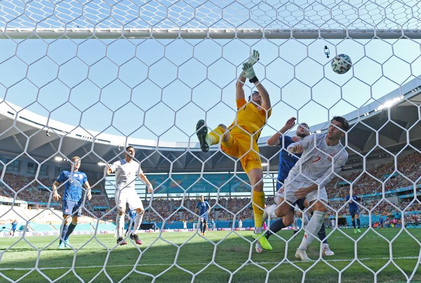 EURO 2020. În minutul 30 al meciului Slovacia - Spania, portarul Martin Dubravka (32 de ani) și-a introdus mingea în proprie poartă într-un mod hilar.