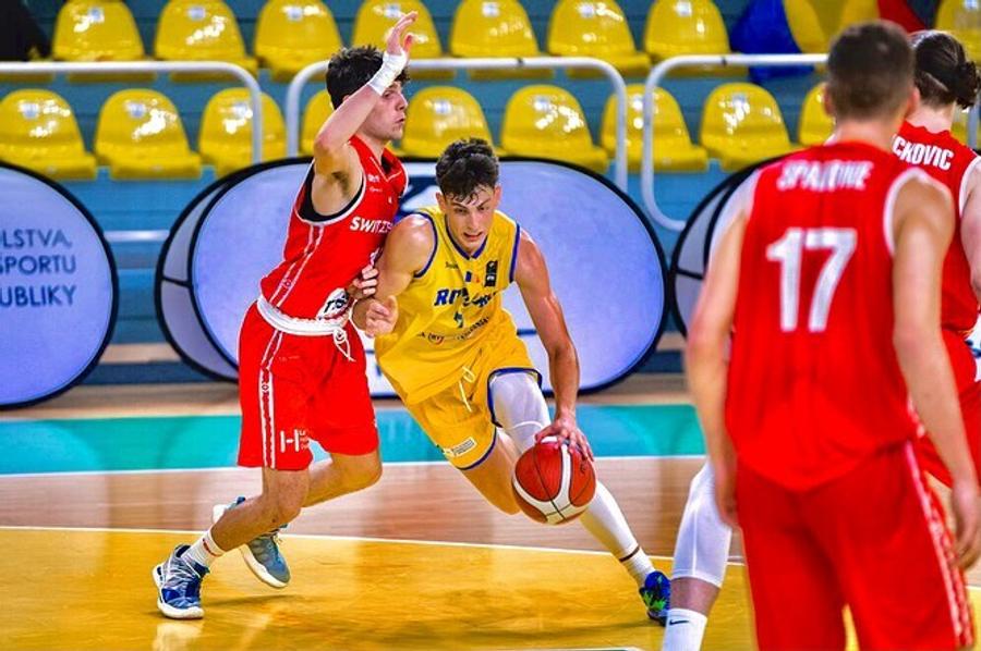 Cât costă să faci sport în România? » Episodul 3: BASCHET » Mama unui supertalent de 17 ani dezvăluie sacrificiile făcute: „Am fost sponsorul lui până a plecat în Australia”