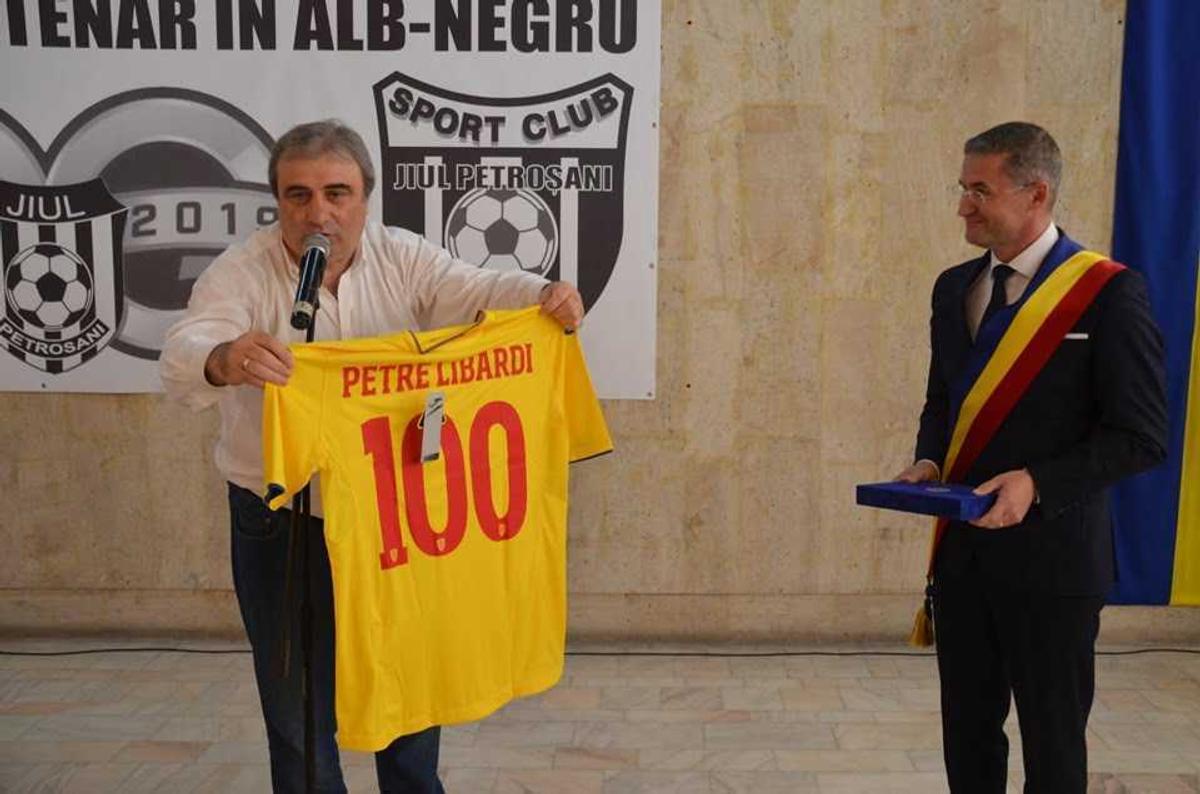 Retro GSP: 48 de ani de la unicul trofeu din istoria Jiului, Cupa României
