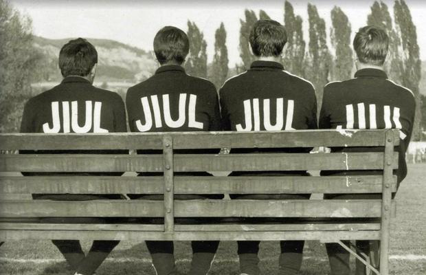 48 de ani de la unicul trofeu din istoria Jiului, Cupa României » Drama lui Mulțescu: „Am alergat ca un câine să câștig bani pentru tratamentul soției, care suferea de scleroză în plăci la nici 20 de ani!"