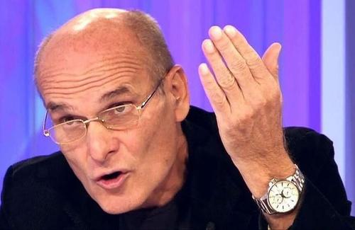Gazetarul Cristian Tudor Popescu spune că românii nu ar trebui să fie mândri de performanțele lui David Popovici, pentru că România n-are niciun merit pentru rezultatele fantastice obținute de înotătorul în vârstă de 17 ani.