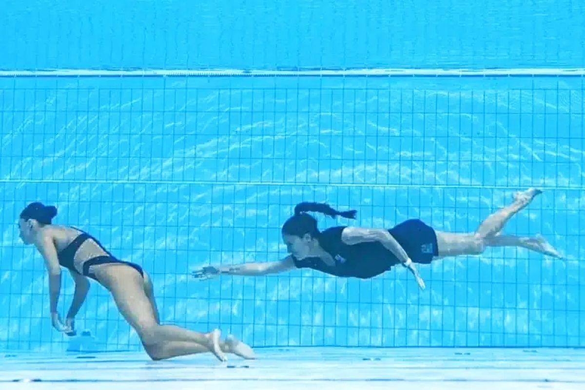 Imagini dure la Mondialele de la Budapesta! » Antrenoarea a plonjat în bazin pentru a-și salva sportiva leșinată: „Salvamarii nu interveneau”