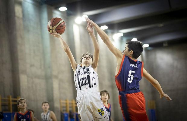 Cât costă să faci sport în România? » Episodul 3: BASCHET. Părinții sponsorizează visuri de NBA: investiție financiară de minimum 10.000 lei pe an