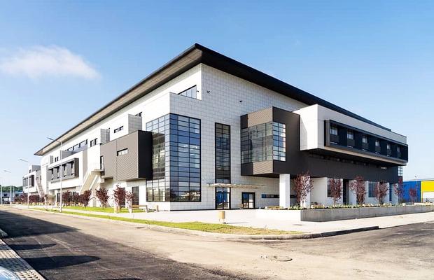 A trecut un an de la recepție, dar complexul de natație din Otopeni n-a fost inaugurat. Peste 11 zile ar trebui să găzduiască Europenele la juniori, cu Popovici cap de afiș!