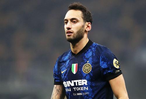 Hakan Calhanoglu a avut 11 goluri și 8 assisturi în 47 de meciuri în sezonul trecut la Inter / Foto: Guliver/gettyimages