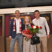 Un metrou a fost colantat în culorile Rapidului, alb și vișiniu / foto: Cristi Preda (GSP)