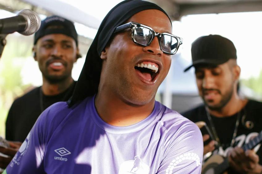 Ronaldinho este unul dintre cei mai iubiți fotbaliști din istorie / Sursă foto: Facebook