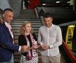 Un metrou a fost colantat în culorile Rapidului, alb și vișiniu / foto: Cristi Preda (GSP)