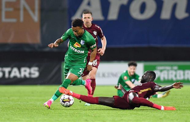 Emoții cu fotbalistul campioanei Farul: transportat la spital după lovitura primită astăzi