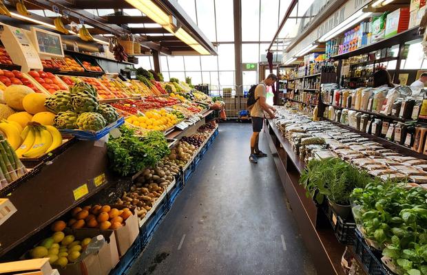 „Oborul” din inima Frankfurtului » Am vizitat piața devenită atracție turistică pentru străini