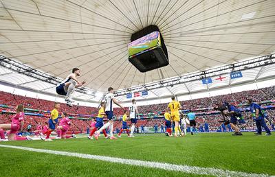 Schimbare de ultimă oră înainte de Slovacia - România: probleme cu gazonul de pe arena din Frankfurt