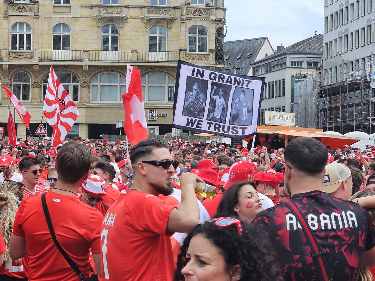 Frankfurt, în ziua meciului Germania - Elveția, așteptându-i pe români