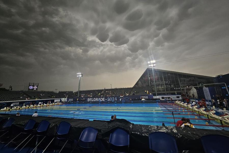 5 episoade inedite la Campionatele Europene de natație de la Belgrad » De la generozitatea lui David Popovici la izolarea totală a vedetei Ungariei