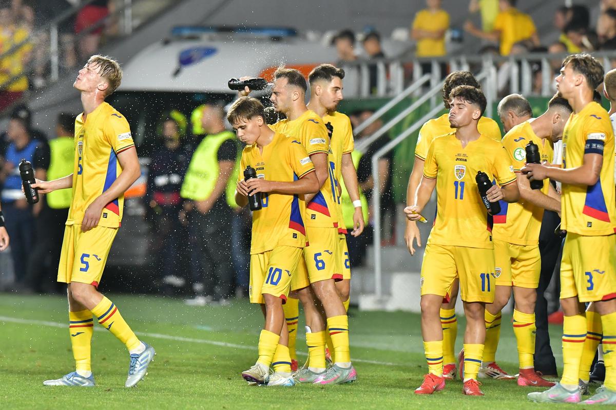 Momente emoționante pe gazon după România U19 - Olanda U19
