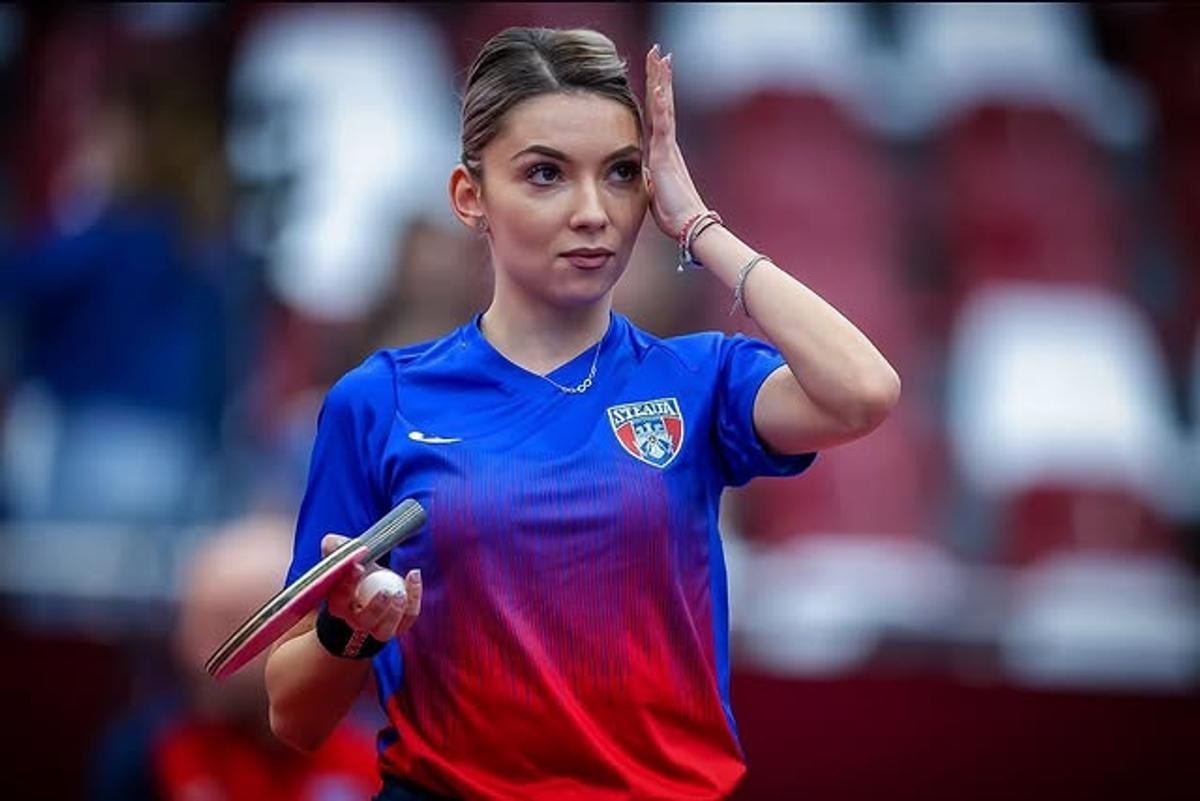 Bernadette Szocs s-a relaxat la piscină: „Sărutată de soare”