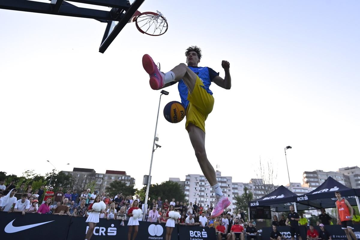 Theo Rose, show la baschet » Weekend plin la Sport Arena Streetball pe terenurile din Parcul Liniei