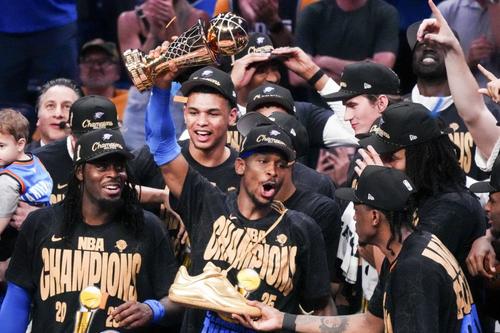 Shai Gilgeous-Alexander a intrat în panteonul legendelor NBA alături de Michael Jordan, Kareem Abdul-Jabbar și Shaquille O'Neal. Foto: Imago