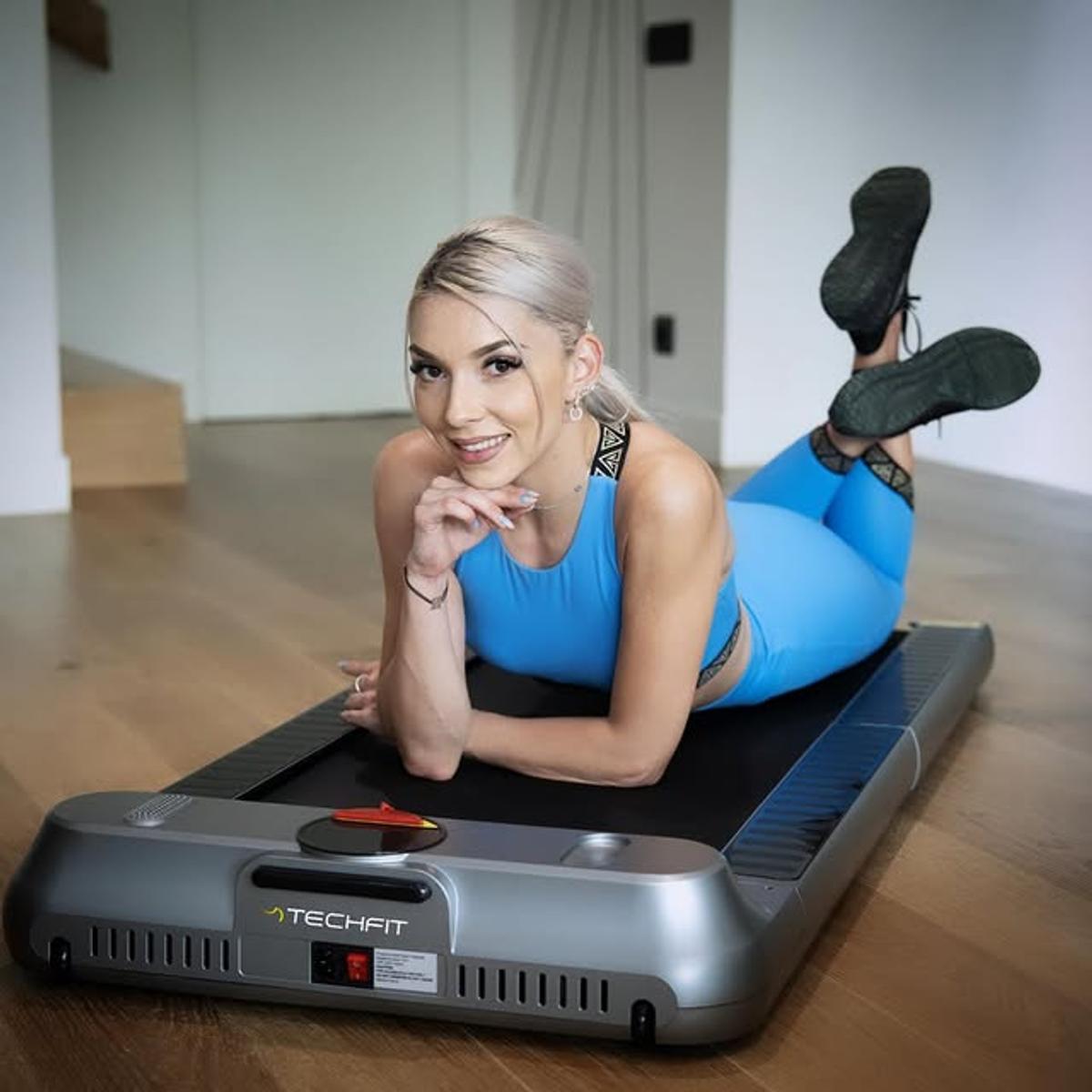 Bernadette Szocs s-a relaxat la piscină: „Sărutată de soare”