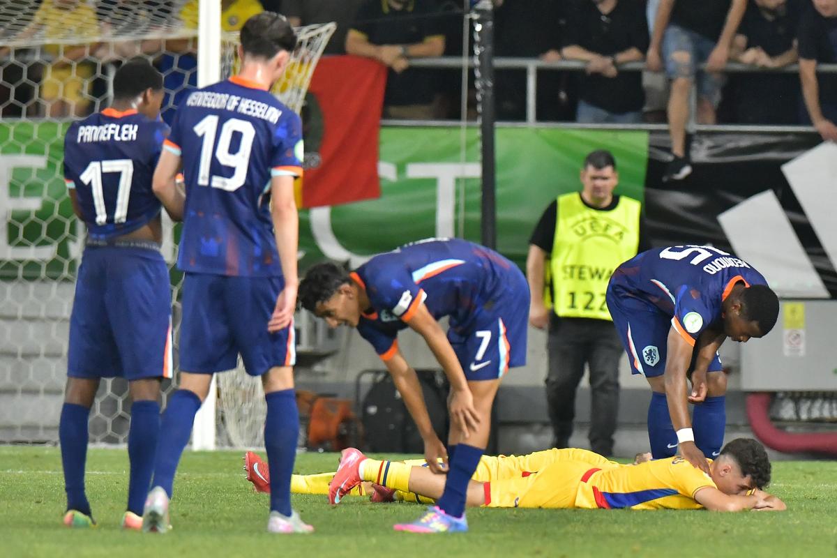 Momente emoționante pe gazon după România U19 - Olanda U19