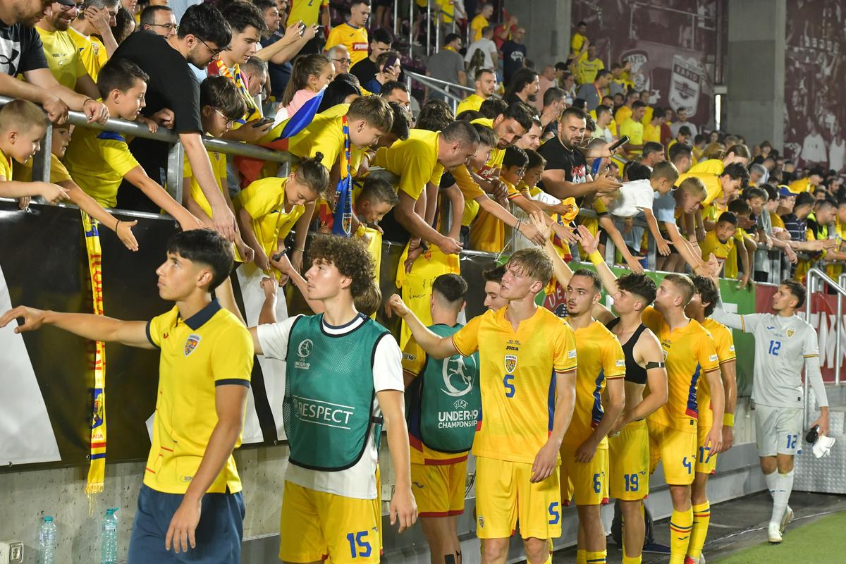 Momente emoționante pe gazon după România U19 - Olanda U19