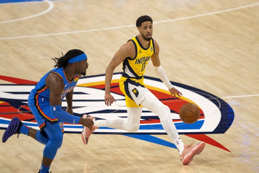 Tyrese Haliburton (în galben) s-a accienetat în finala NBA/ foto: Imago Images Oklahoma City Thunder este campioana NBA! Victorie istorică în finala cu Indiana Pacers