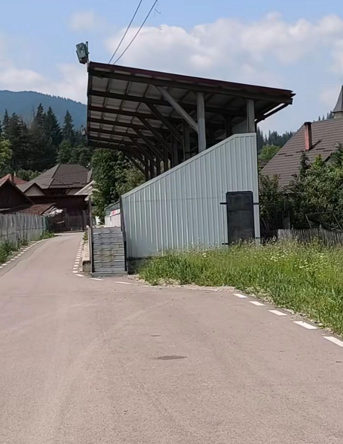 Cum arată azi stadionul din România unde Rapid suferea un eșec istoric în 2015 » Decorul e feeric, buruienile sunt cât vestiarul