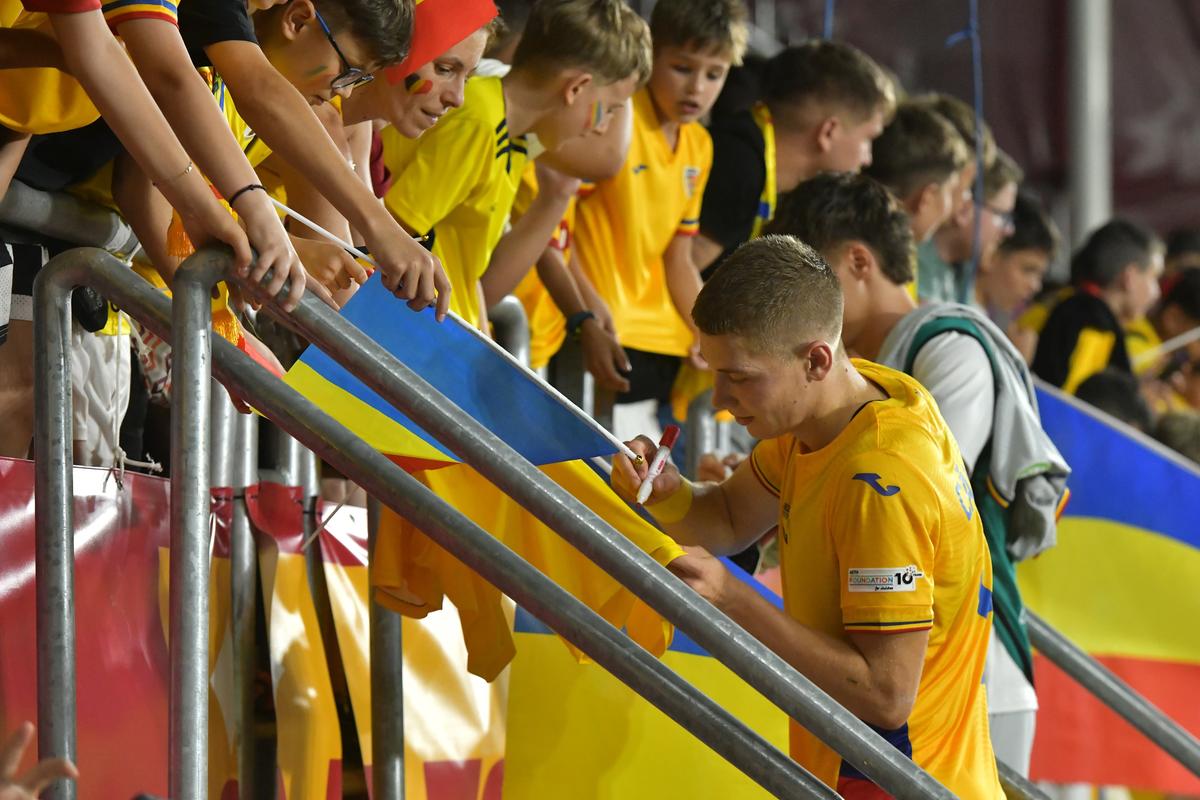 Momente emoționante pe gazon după România U19 - Olanda U19