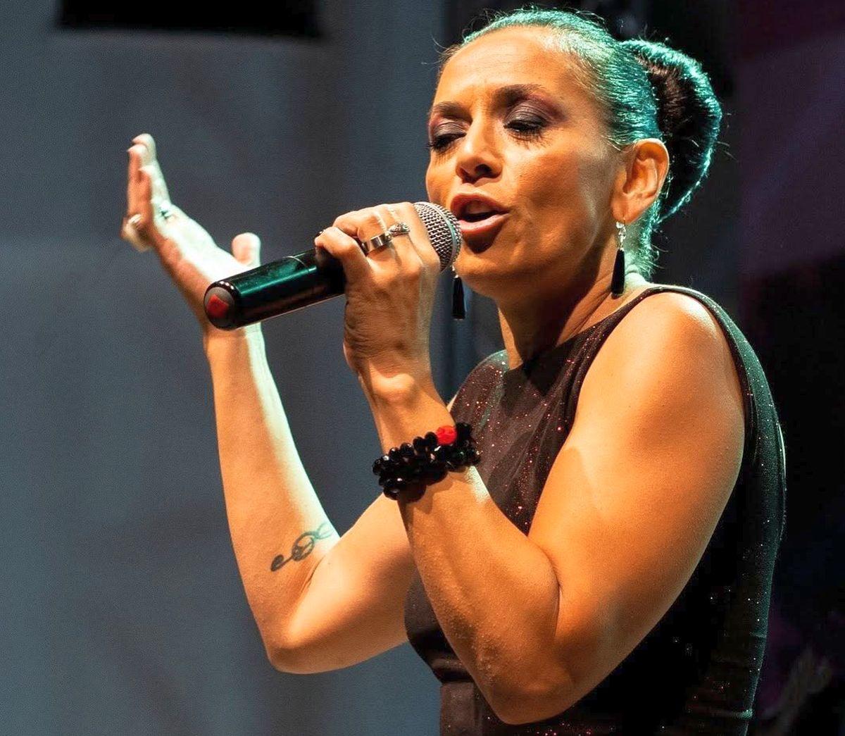 Analia Selis, cântăreața din Argentina care a făcut carieră în România
