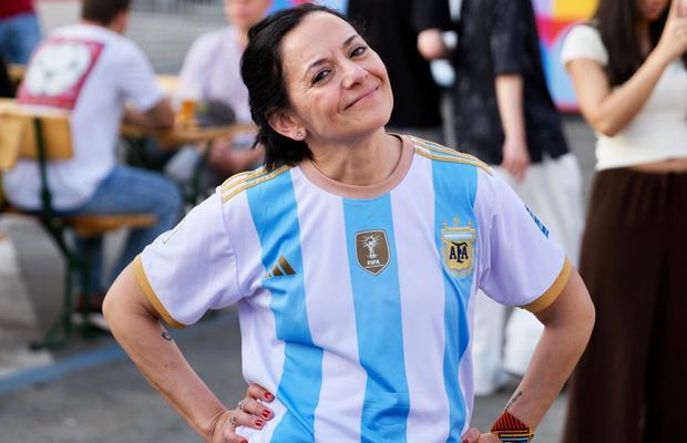 Artista argentiniană care a făcut carieră în România, uimită de ce a văzut în centrul Bucureștiului, în timp ce Messi „rupea norii” la Mondial: „Cea mai mare surpriză”