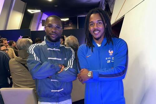 Tony Njike a fost prezentat la Farul // foto: Instagram
